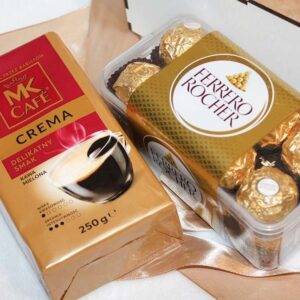 Подарунковий набір «Вишуканий аромат»: Мелена кава MK Cafe Crema + Цукерки Ferrero Rocher 200 г у білосніжному боксі